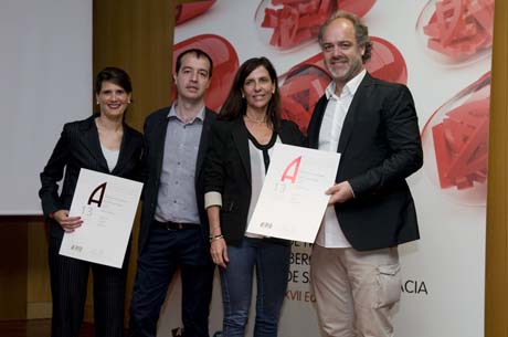 Mejor acción promocional en congresos. Rafa Carbó por Fictio(dcha) y Amanda Sancho por Almirall, con los presidentes del Jurado, Cristina Tello de mkmedia y Oriol Berenguer de Arteria