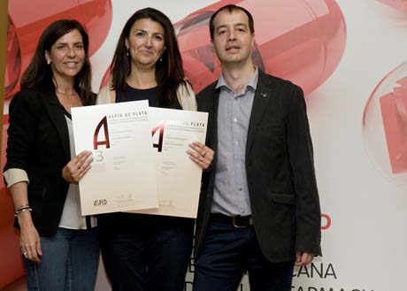 Aspid de Plata a la mejor campaña integral de productos farmacéuticos dirigidas a profesionales. Recoge Ana García Abad por Ogilvy