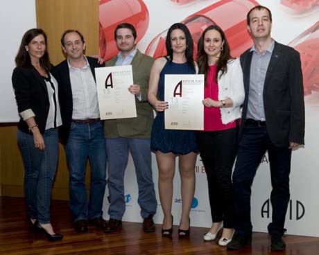 Aspid Plata mejor campaña integral de productos sanitarios. Sebastián de la Serna y Rocío Cornejo por Saatchi; y Pedro Alvarez de la Gala y María Yarte por Sandoz