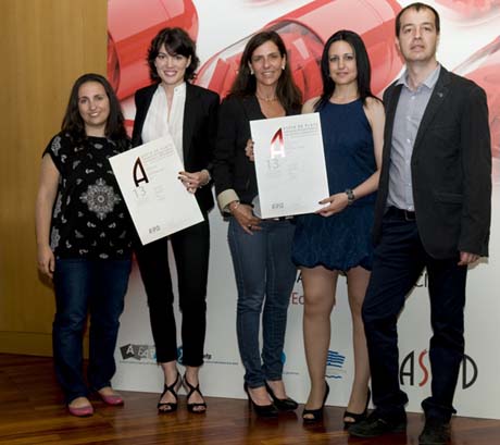 Aspid de Plata a la mejor campaña de comunicación en prevención de enfermedades. Por Saatchi&Saatchi Health recogen premio Isabel Zapico y Rocío Cornejo; y Lucía Díez por UCB Pharma