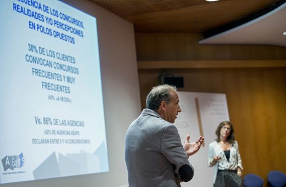 Cristina Tello y Alberto González en un momento de la conferencia