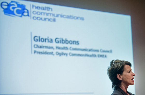 Gloria Gibbons. Chairman of the Health Communication Council of the EACA, dando comienzo al workshop "Improving Health Outcomes - the New Gold Standard for Creativity?"