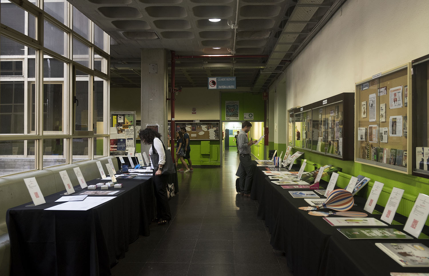 Durante la exposición de las obras