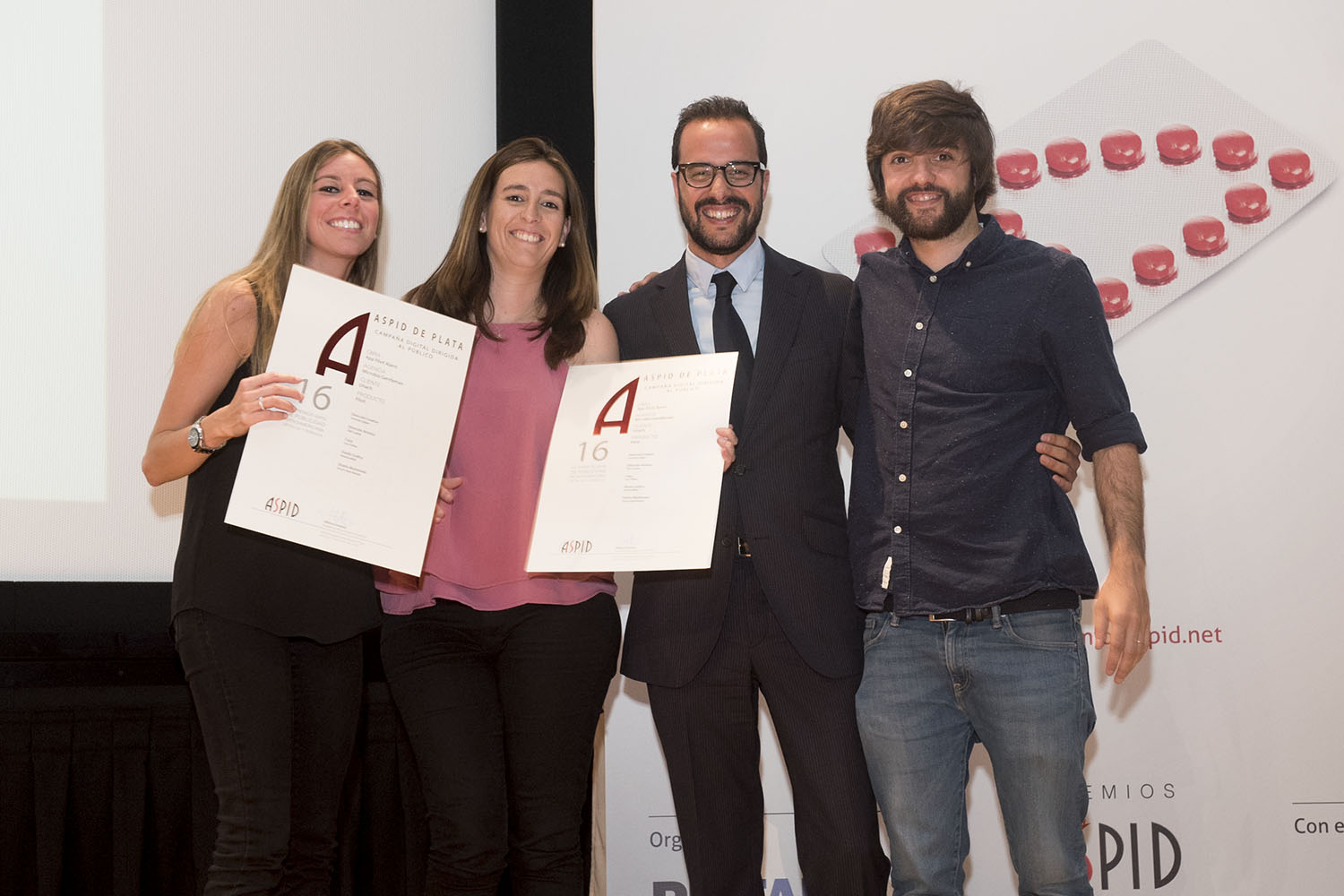 Mónica Martínez y Cristina Capdevila de Uriach y Fernando Volpini de Microbio