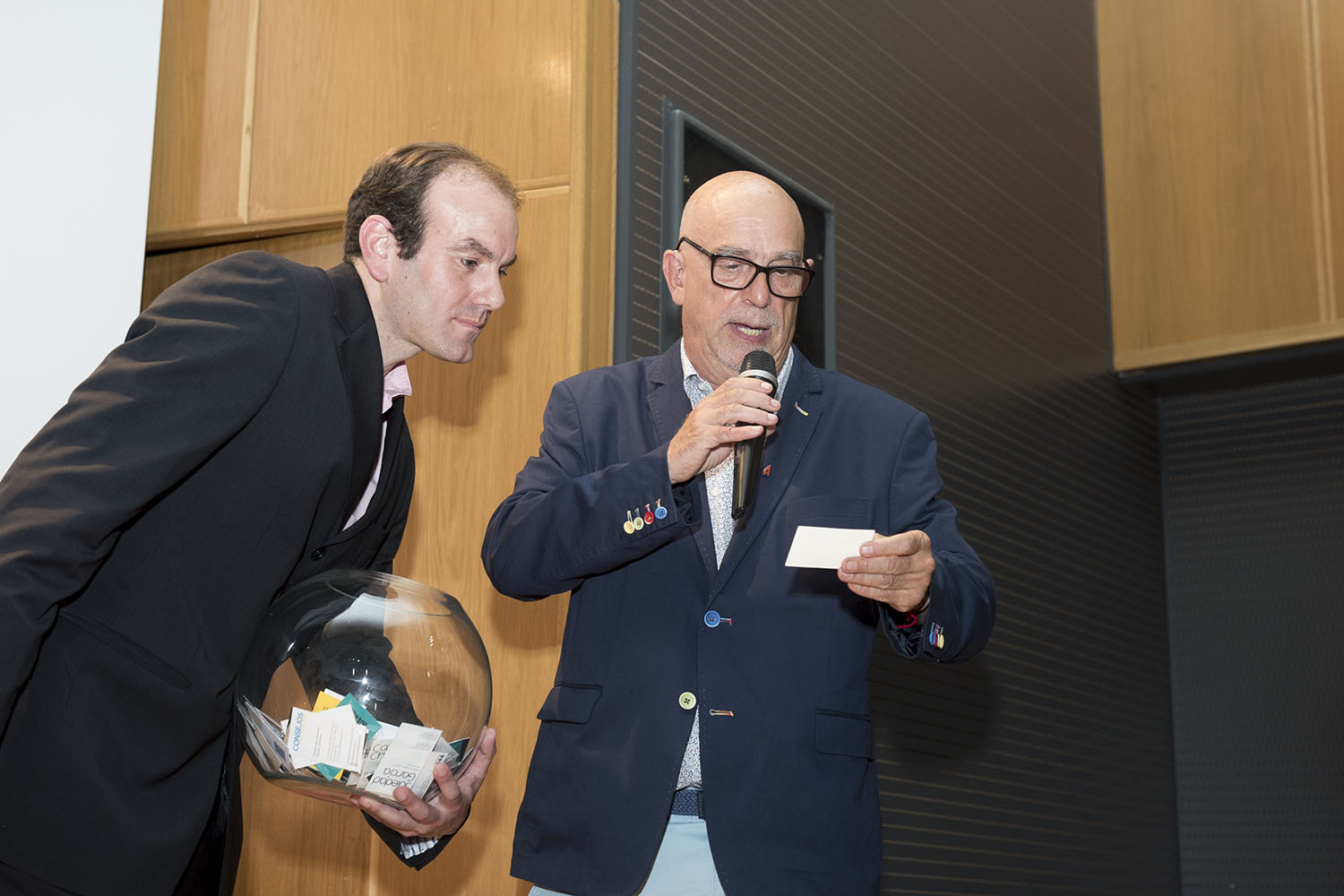 Álvaro Bosch da a conocer al ganador del cheque regalo de 500¤, gentileza de PMFarma