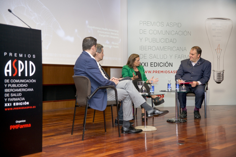 Pere Florensa (Healthy Advertising), Ángel González (Ideagoras), Mónica Moro (Menarini) y Rodney Bunker como moderador (Bubblegum)