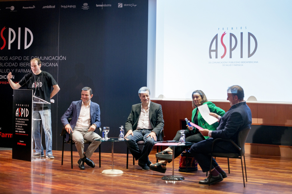 Roger Antich con Pere Florensa (Healthy Advertising), Ángel González (Ideagoras), Mónica Moro (Menarini) y Rodney Bunker como moderador (Bubblegum)