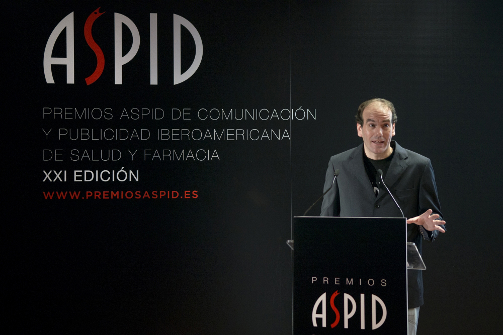 Roger Antich de PMFarma explicando los Marketing Excellence Awards, novedad de 2017
