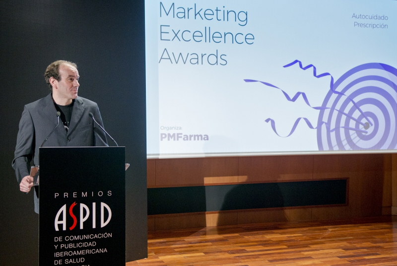 Roger Antich de PMFarma dando paso a los Marketing Excellence Awards, novedad de 2017
