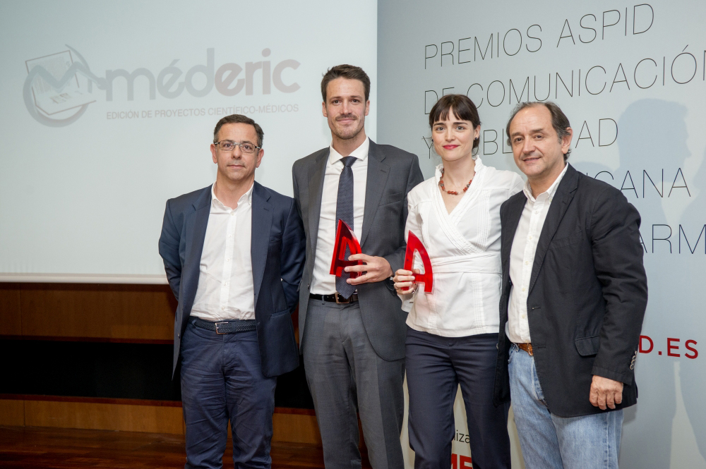 Dr. Joan Rius (Bayer Hispania), Eric Tort (Méderic Ediciones) y Neus Auguet (Bayer Hispania) con Sebastián de la Serna