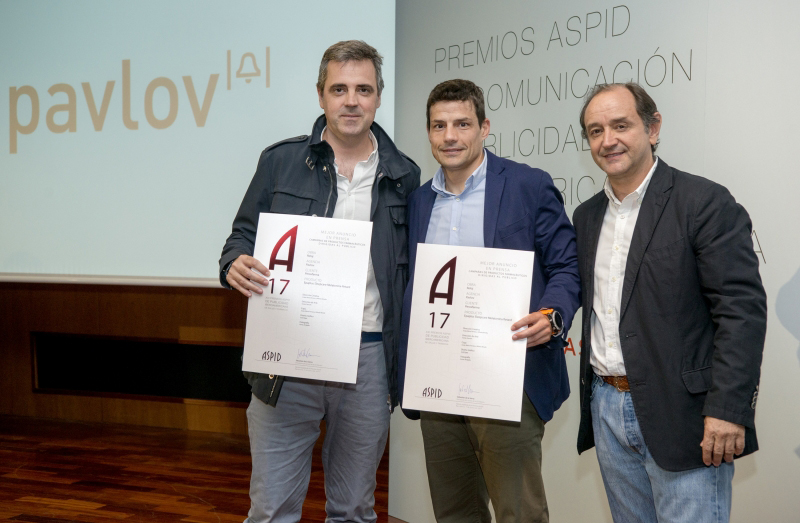 Ferran Clarí (Pavlov) y Borja Marcos (Peroxfarma) con Sebastián de la Serna, presidente del Jurado de esta edición