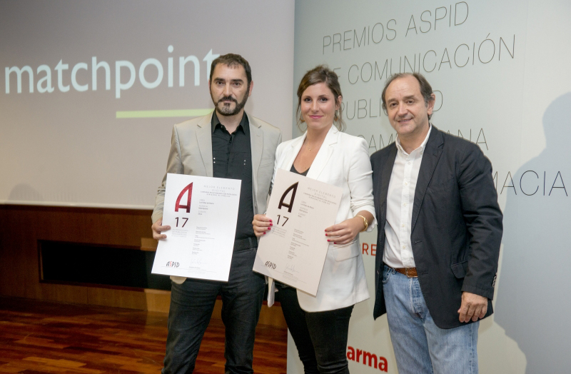 Segundo Casillas (Matchpoint) y Carmen Chávarri (Shire) con el presidente del Jurado