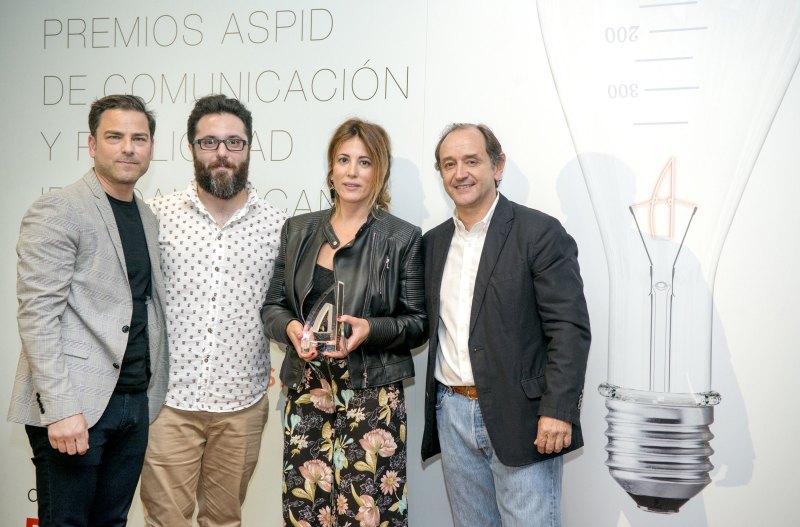 Jesús Romero, Rodrigo Vicente y Noelia Barrantes de Grow con Sebastián de la Serna, presidente del Jurado 2017