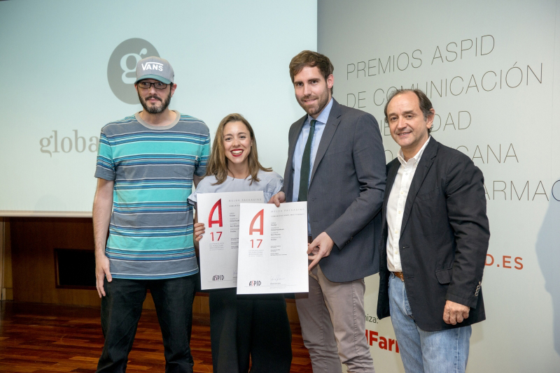 Marc Padrós y Elena Nido (Global Healthcare) con Cesc de Bode (Kern Pharma)