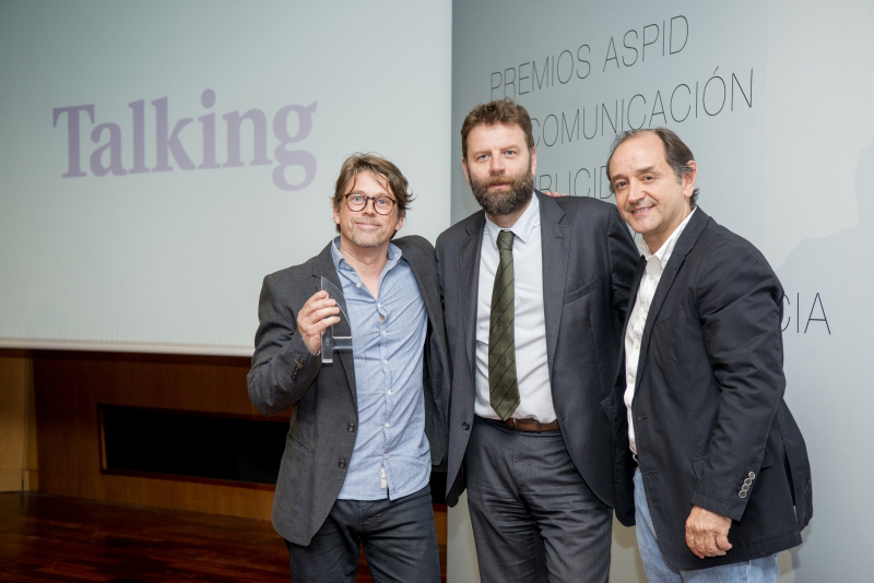 Fabián Vázquez (Talking) y Nick Russell (Ferrer) con Sebastián de la Serna