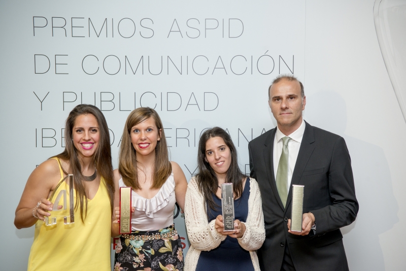 Algunos de los ganadores mostrando sus Aspid