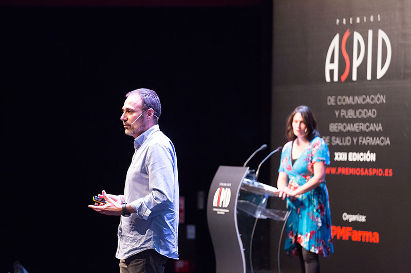 Durante la conferencia Los límites de la Creatividad en Publicidad: Método Foren
