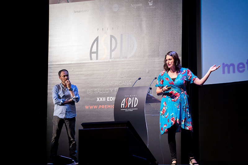 Javier Navarro y la dra. Charo Ortín 3