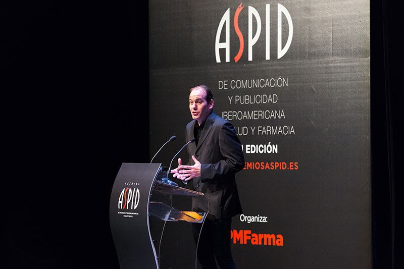 Roger Antich presentando Los límites de la Creatividad en Publicidad: Método Foren