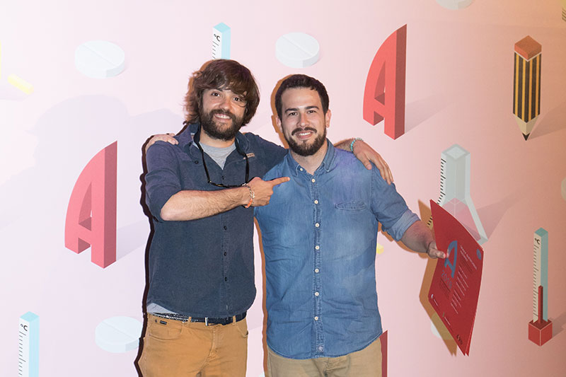 Lluís Pollina de Microbio junto a Fernando Volpini, presidente del jurado de esta edición