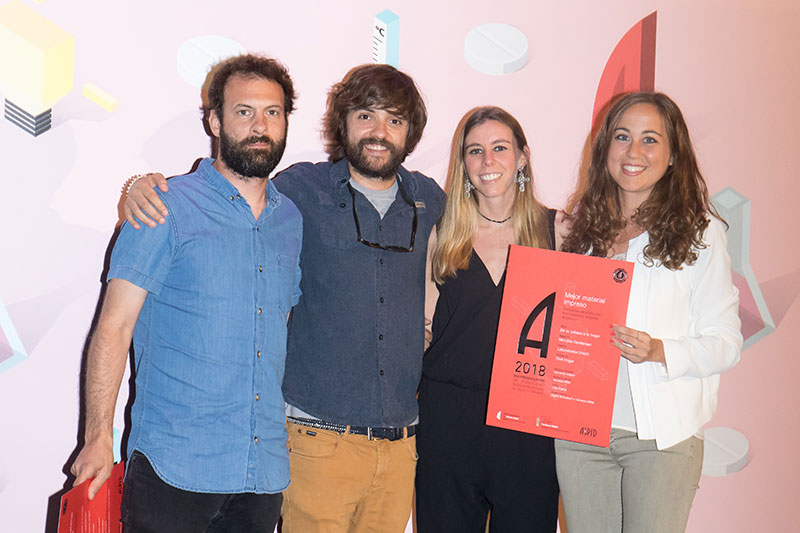Marc Hilari de Microbio junto con Mónica Martínez y Llum Gratos de Uriach