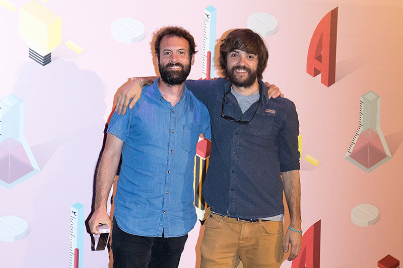 Marc Hilari de Microbio Gentleman con Fernando Volpini, presidente del Jurado