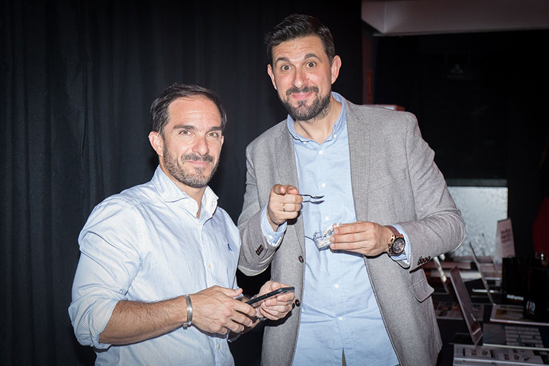 Disfrutando del cocktail