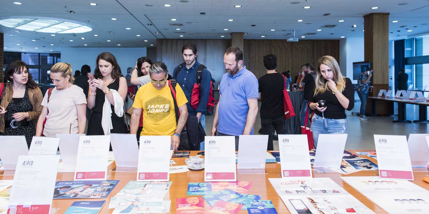 Parte del público en la exposición