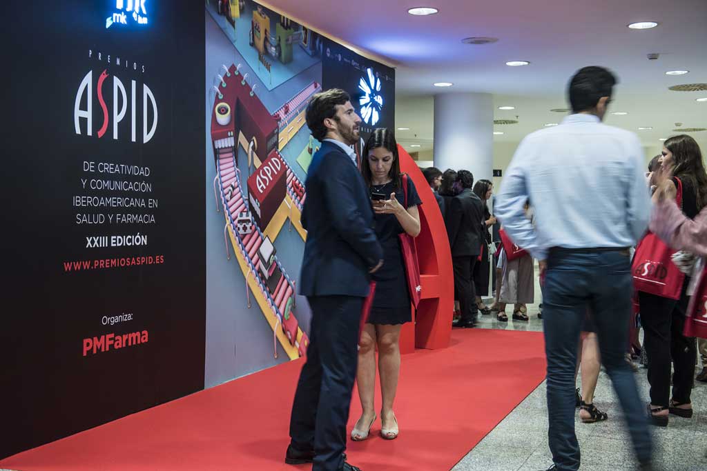 Foptografiándose en el photocall del auditorio