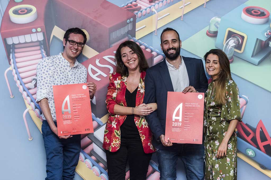 Arnau Peidró, Alex Cerdán y Marta Pastor de McCann Health con Olivia Walsh