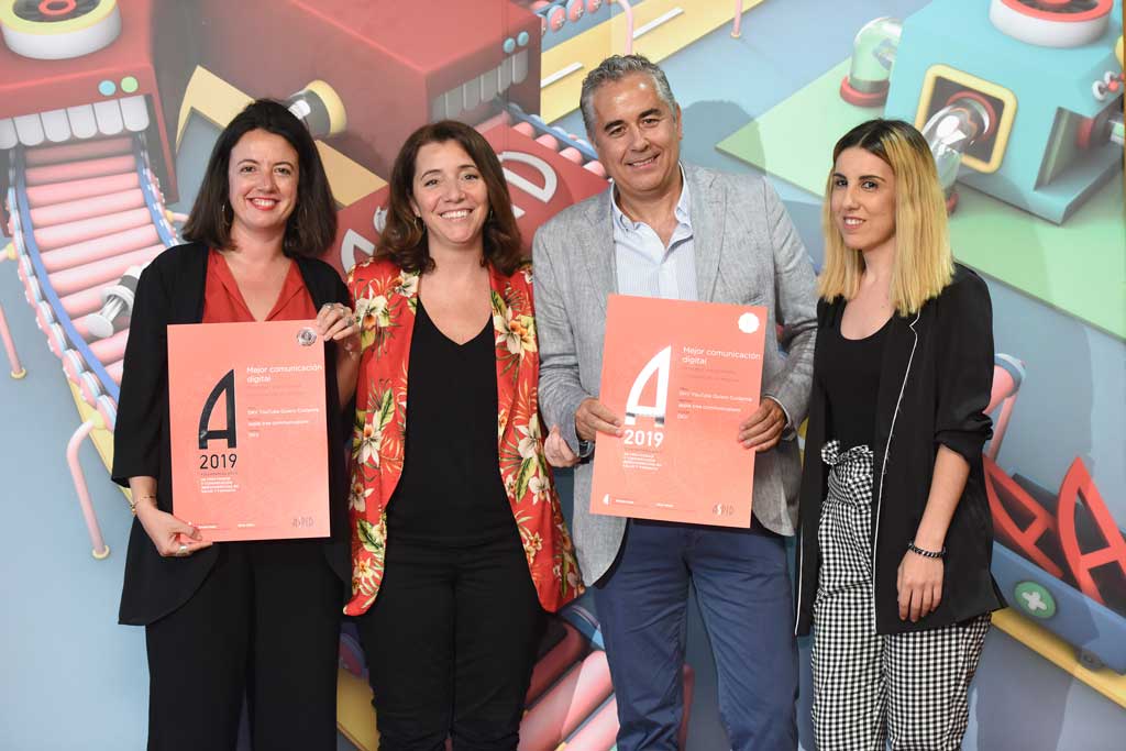 Cristina Rodríguez de apple tree, Miguel García de DKV y Sara Hurtado de apple tree