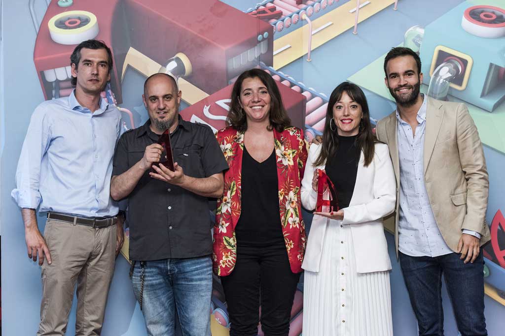 Oscar López y Luis Eduardo García de Microbio con Elisabet Ballestero y Víctor Bernet de Uriach