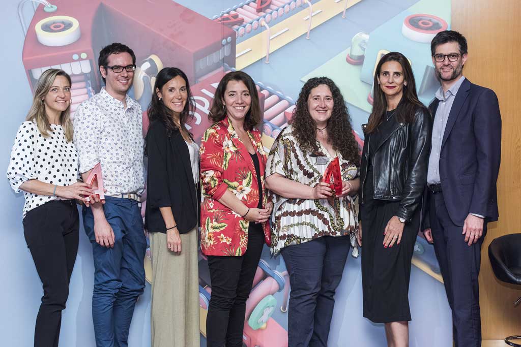 Piluca Magro, Arnau Peidró y Marta Moncusí de McCann, Adriana García de la Asoc. de Afectados por la Urticaria Crónica, Diana Villavieja y Marc Planas de Novartis