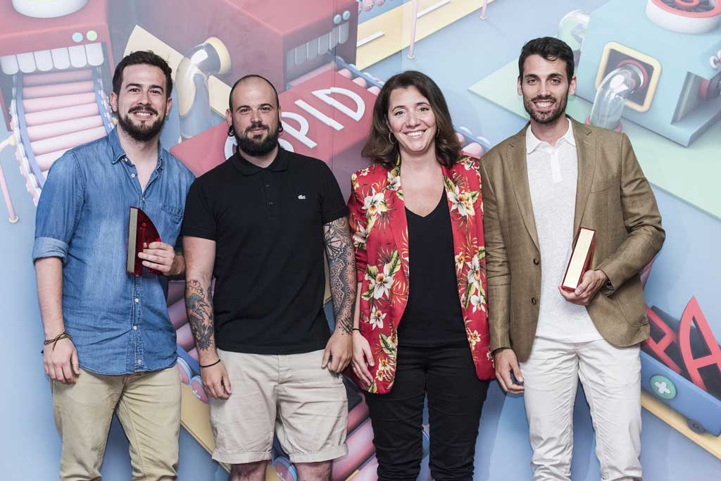 Lluís Pollina y Néstor León de Microbio con Isaac Corderroure de Bayer Animal Health