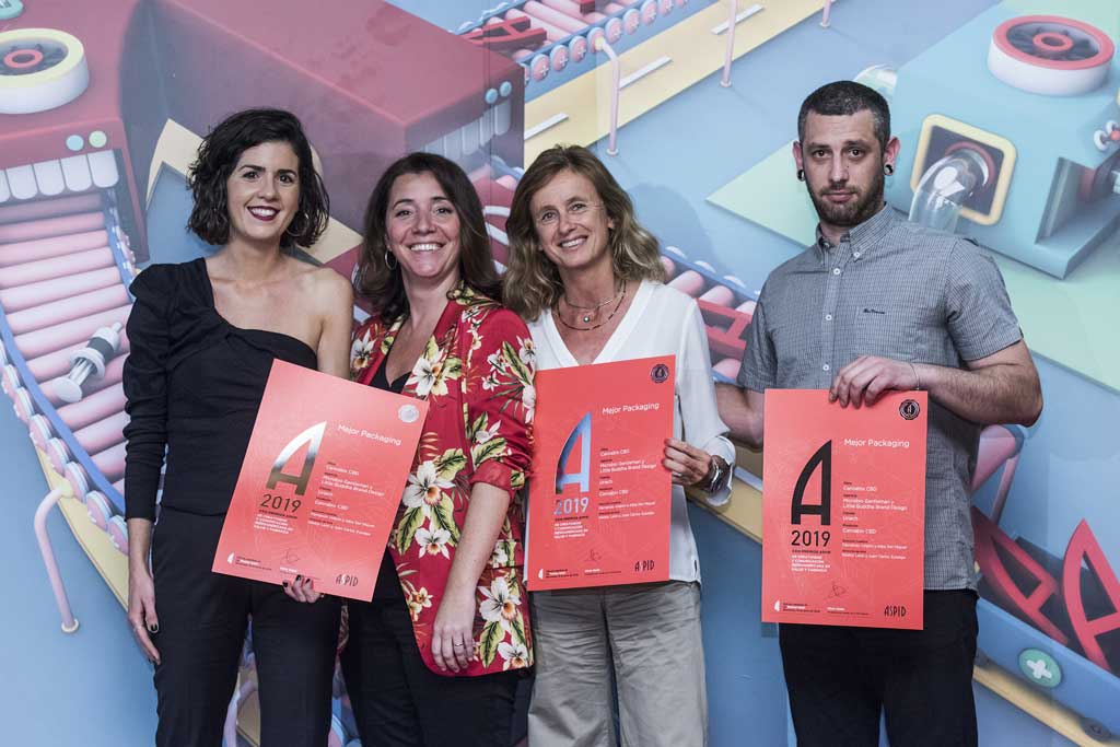 Alba Esteve de Uriach, Lourdes Alsina de Little Buddha Brand Agency y Enric Escolà de Microbio