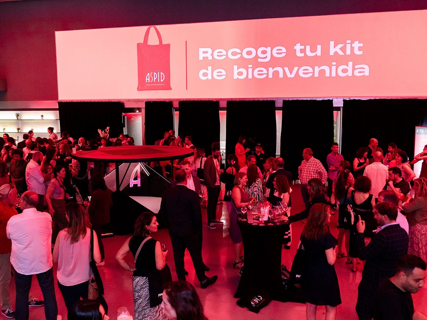 En la pantalla se anunciaba el kit de bienvenida