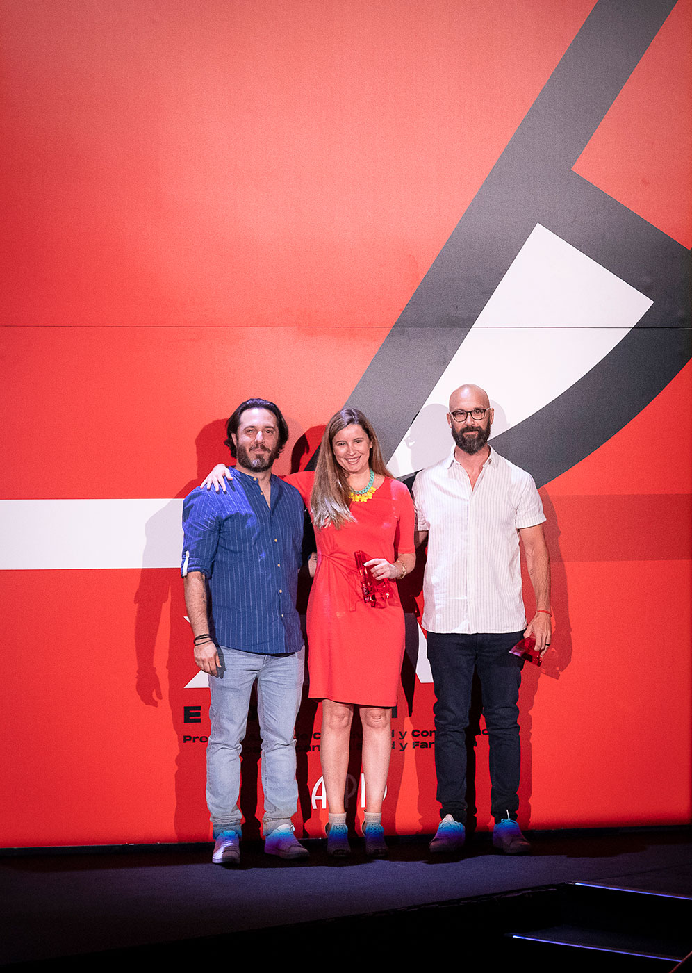 Lara Gris de Bayer Hispania Consumer Health y Nacho O�ate de LOLA MullenLowe