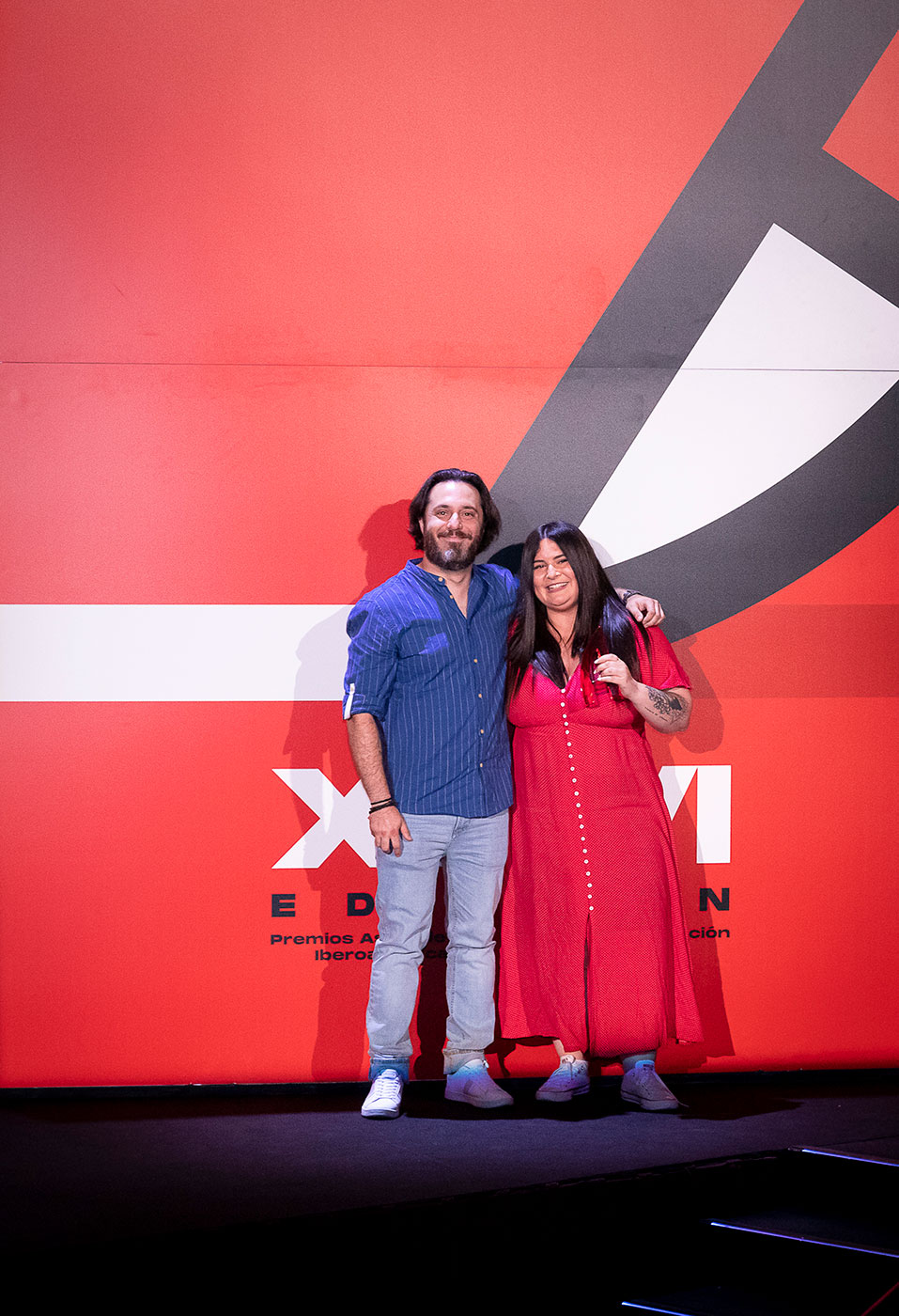 Jess Martinez de Maneki Neko con el presidente del Jurado, Rodrigo Vicente