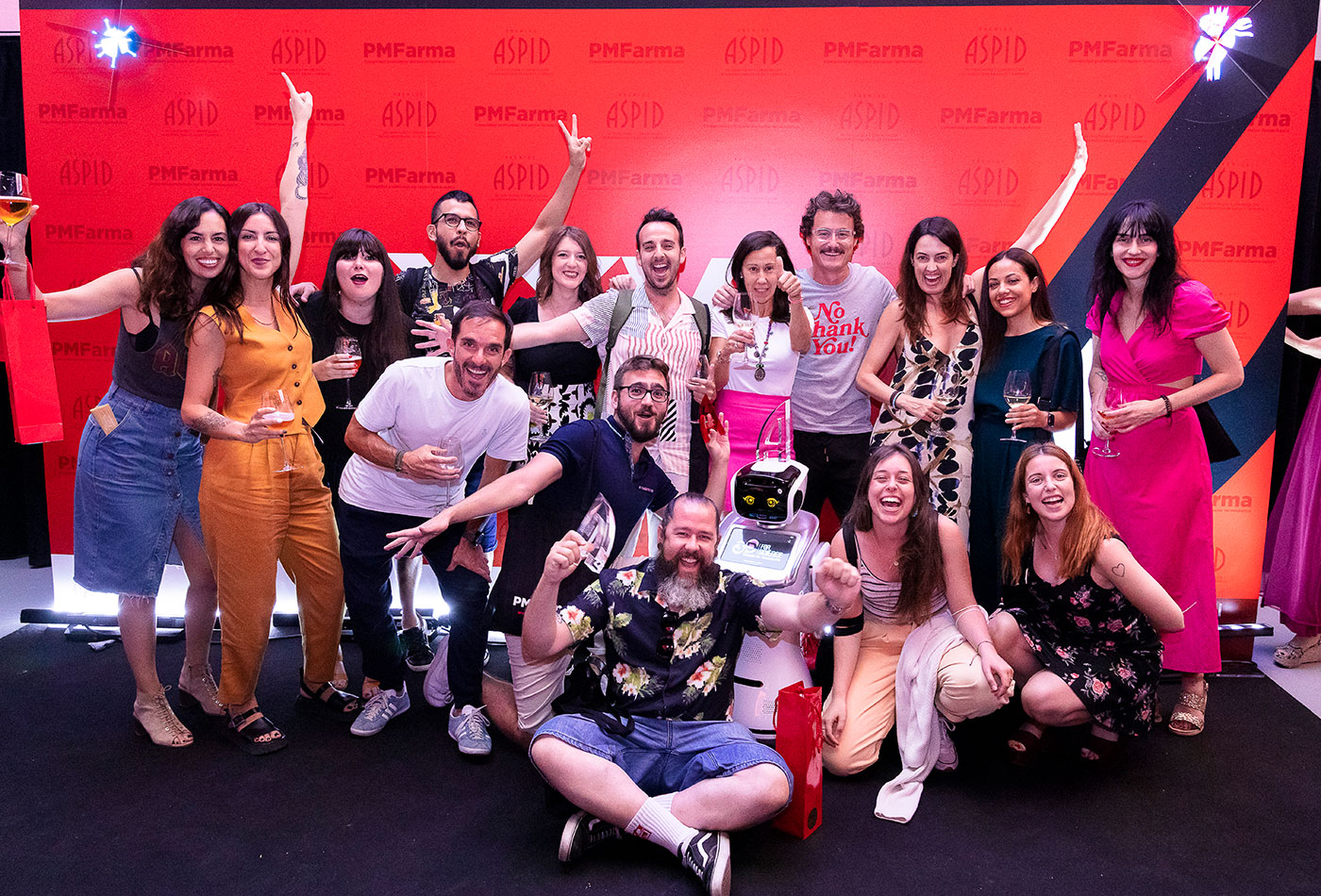 M�s premiados posando en el photocall de la Sala Burdeos
