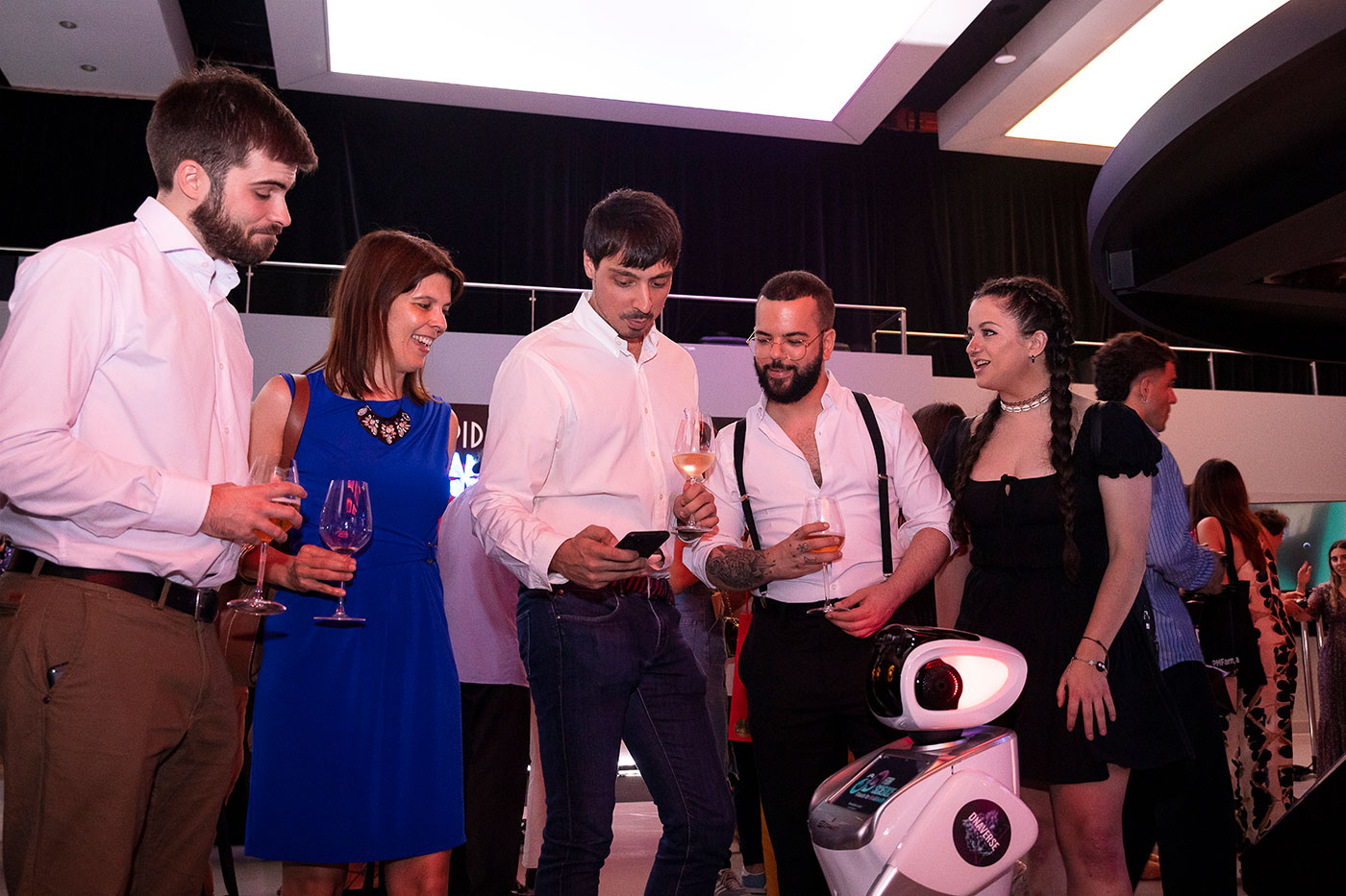 La robot Jimena estuvo muy divertida