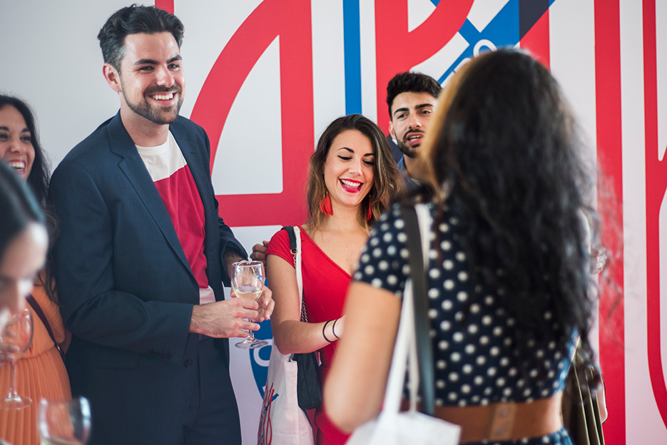 Diversi�n delante del photocall