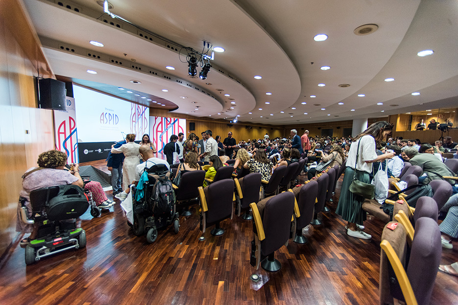 El auditorio tambi�n estaba decorado con la imagen ganadora de este a�o 2023