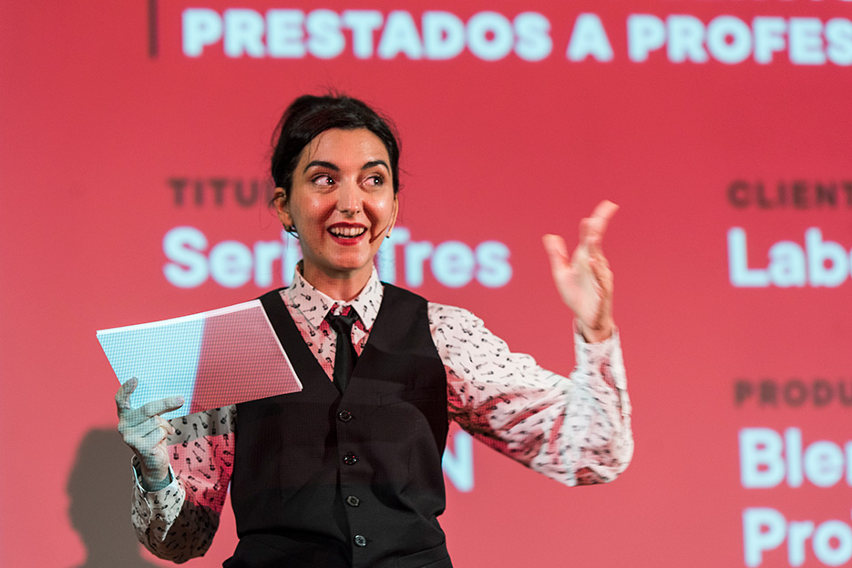Con los presentadores la organizaci�n intenta sorprender y entretener al p�blico