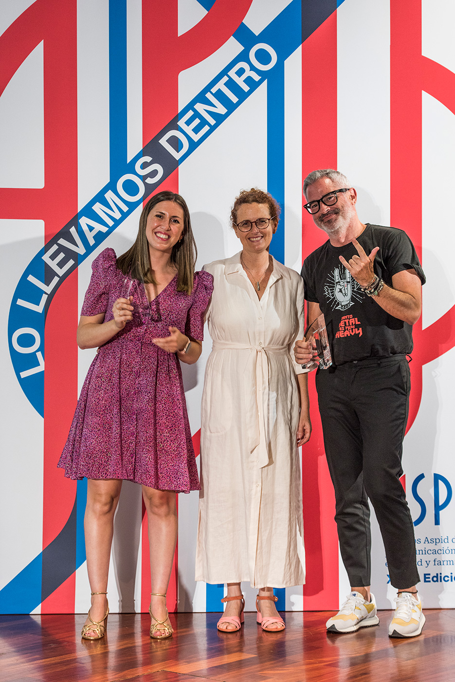 Sara Serantes de Pfizer y Miguel Fern�ndez de Grow con la presidenta del Juradoy