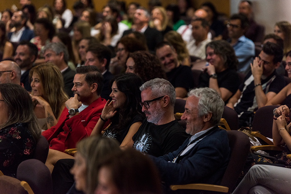 La entrega de premios se hizo corta gracias a la actuaci�n de los presentadores