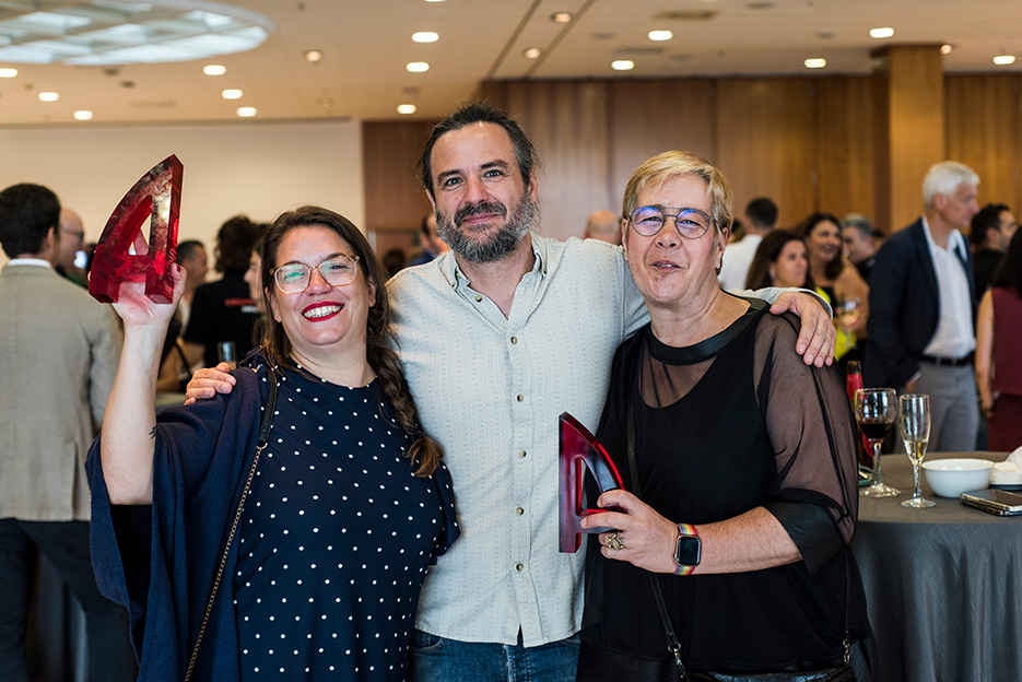 Posando para nuestro fot�grafo con los Premios