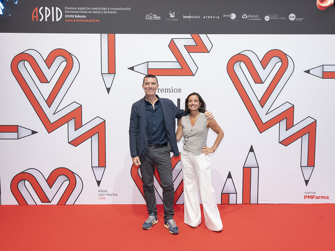 El photocall visti� la imagen ganadora del cartel 2024
