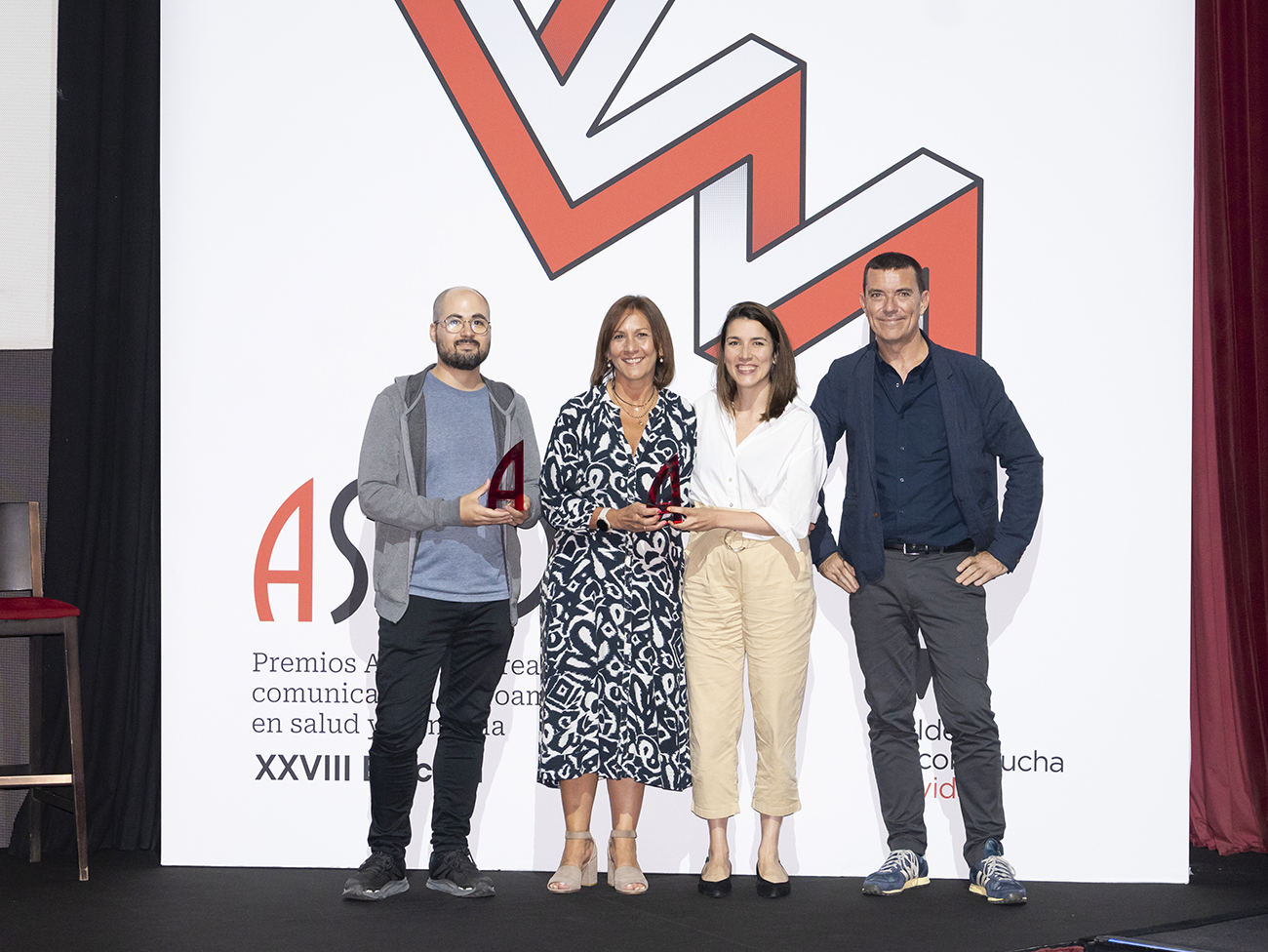 �lvaro Redondo de Ilusionlabs con Virginia Jimenez y Ana S�nchez de Gilead