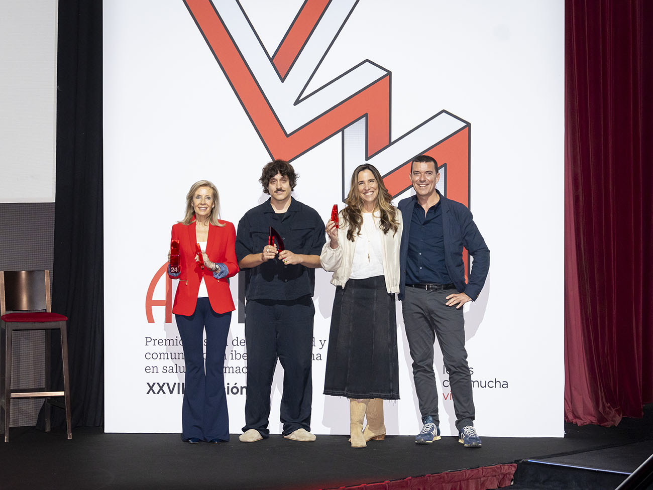 Carmen Mart�nez Sarmientos de adELA, Alberto Muriel y Katia Leal de Ogilvy