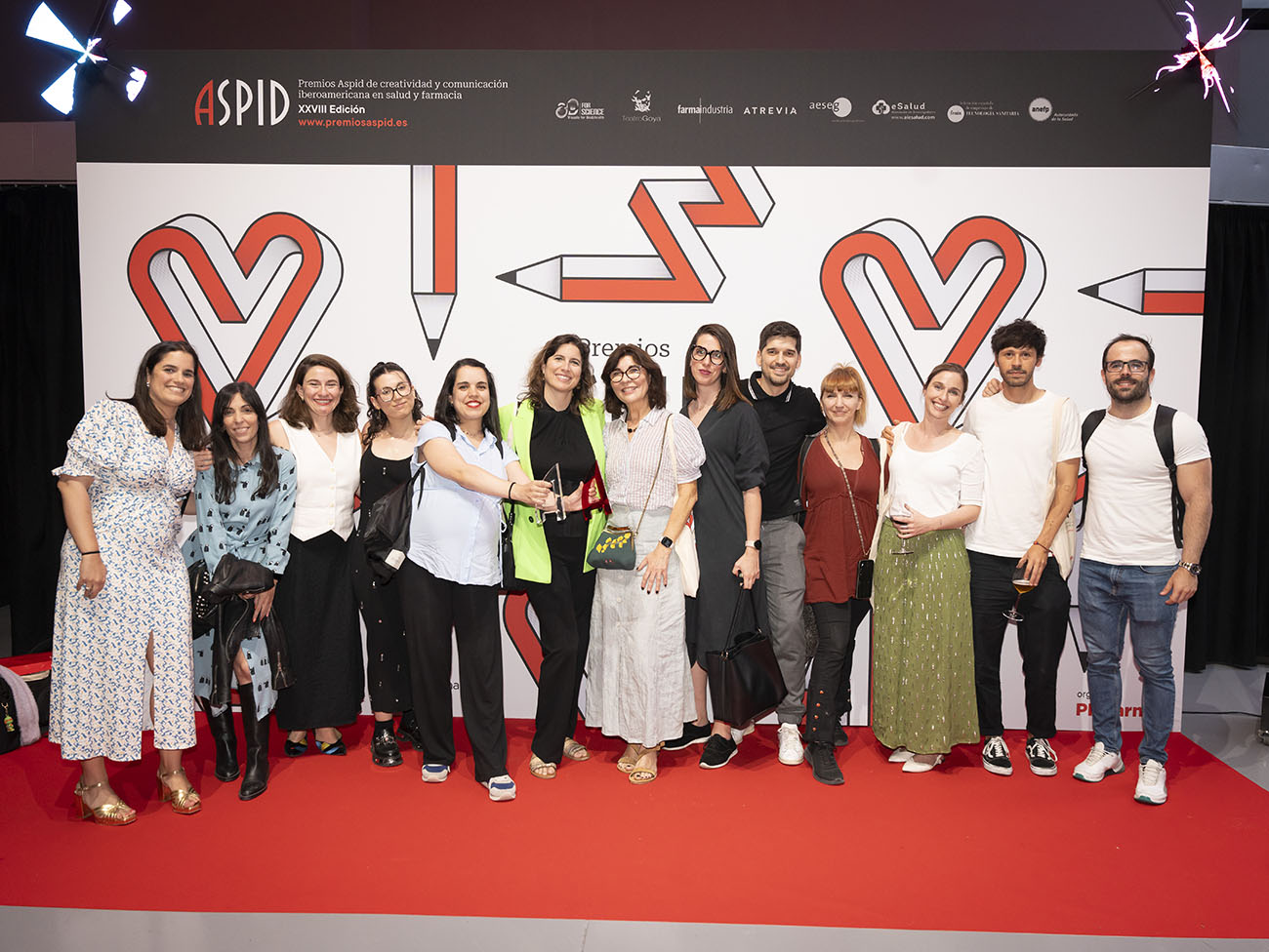 Algunos ganadores con sus Premios